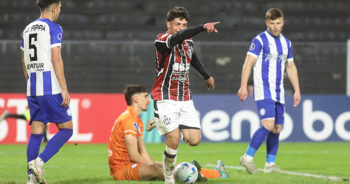 Central Córdoba fue mucho para Cerro Largo y se clasificó a octavos de final