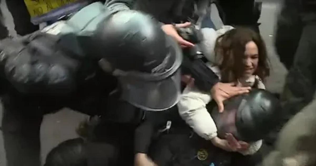 VIDEO  Cortes golpes corridas y detenidos en la marcha de los jubilados en el Congreso