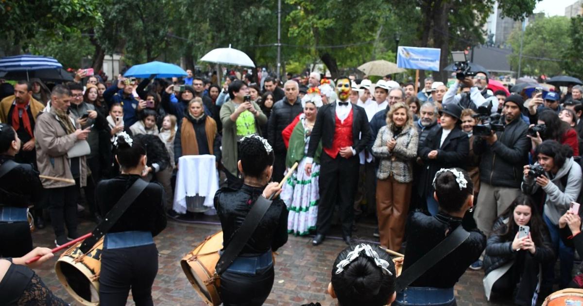 Fuentes destacoacute el homenaje de maacutes de 1200 artistas a la Madre de Ciudades