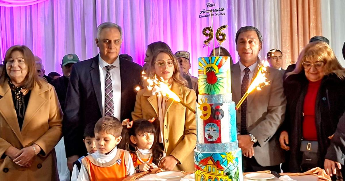 Forres celebroacute su 96ordm aniversario con entrega de viviendas sociales
