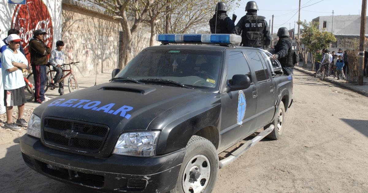 CLIMA CALIENTE- El incidente enfrenta a dos familias por 880 hectreas- la batalla es civil pero ahora se trasladó a lo Penal- en videos una familia advierte encontrarse presa en la vivienda
