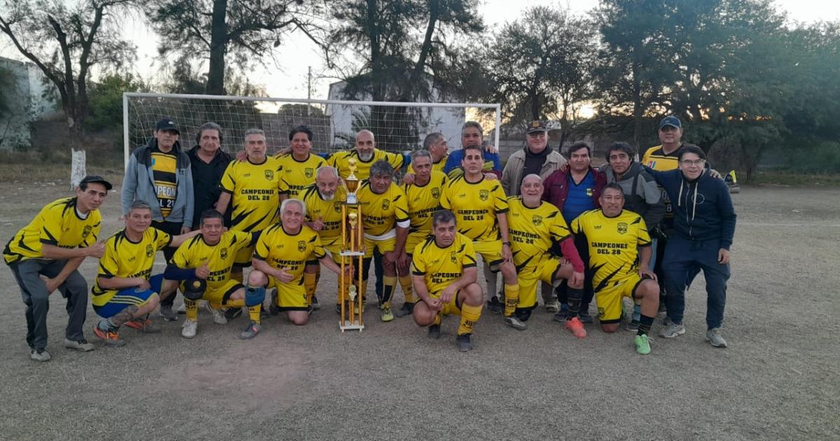 DESTACADOS Campeones del 28  fue el mejor en la C55 y se llevó el título para el barrio 8 de Abril