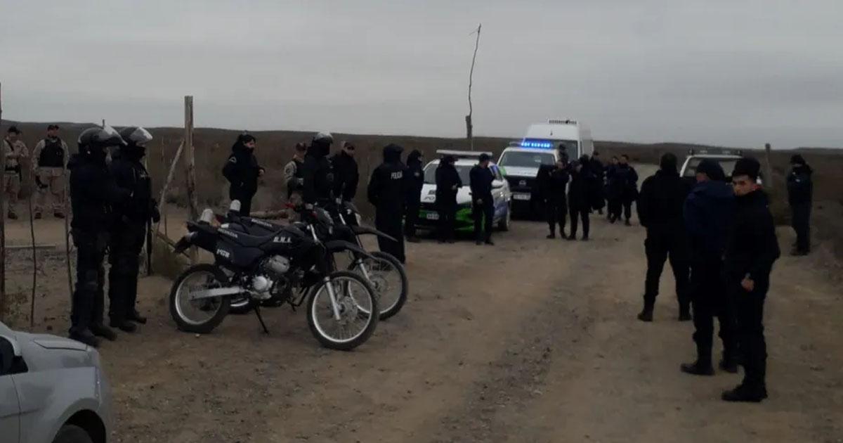 Encontraron un cuerpo enterrado y hay un detenido