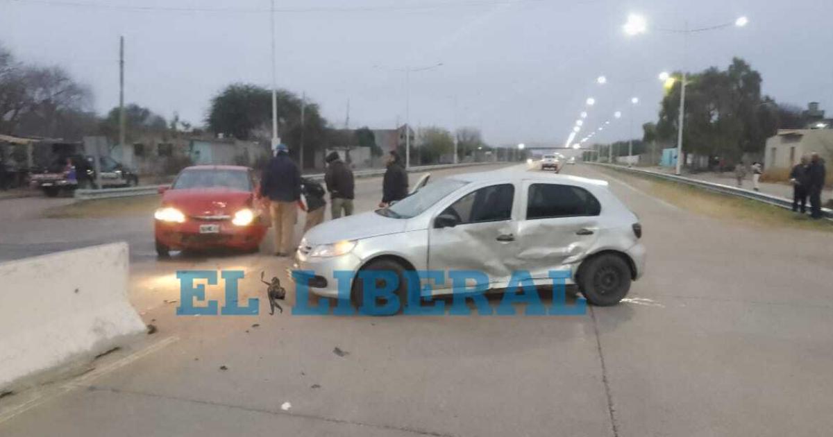 Choque entre dos autos dejoacute dos conductores con lesiones cervicales