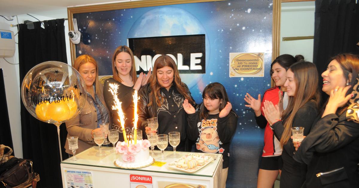 UN FESTEJO POR EL EacuteXITO 