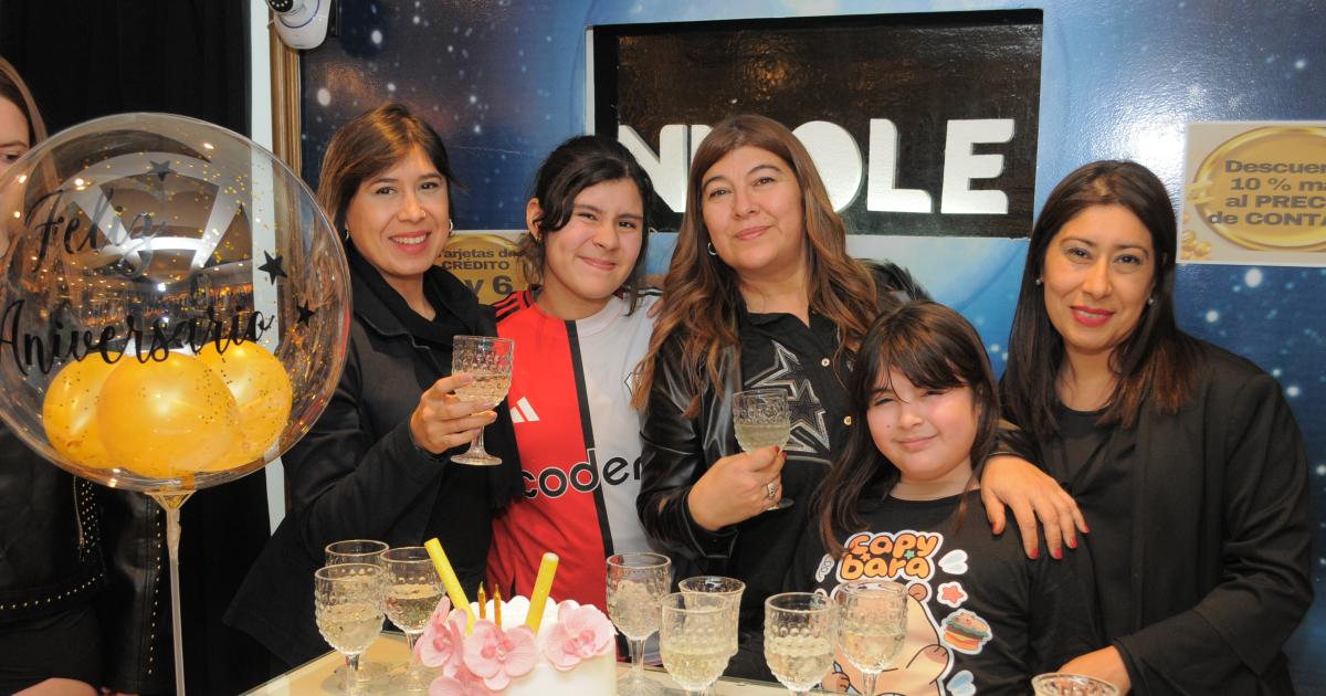 UN FESTEJO POR EL EacuteXITO 