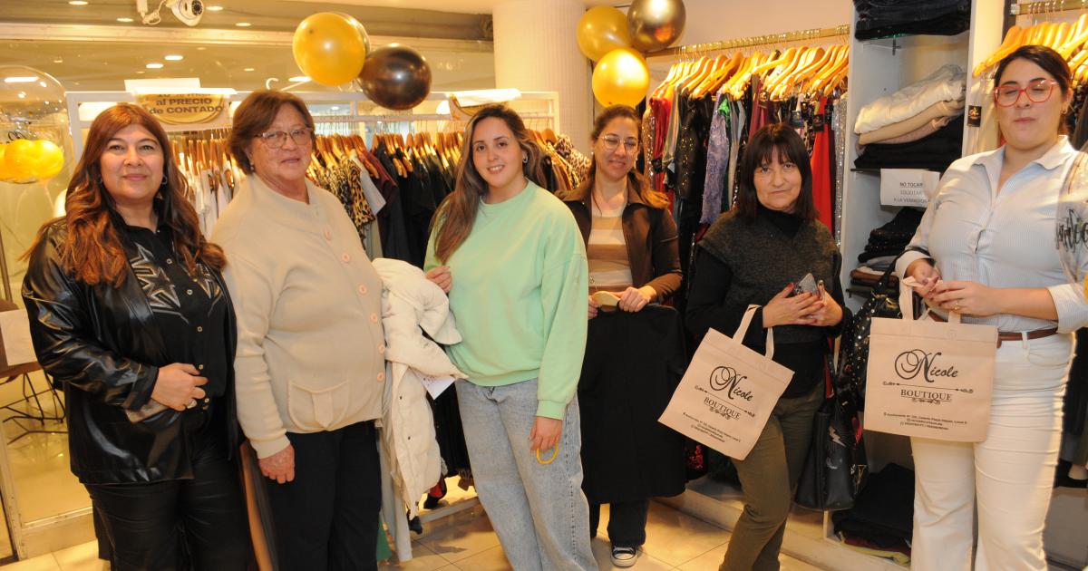 UN FESTEJO POR EL EacuteXITO 