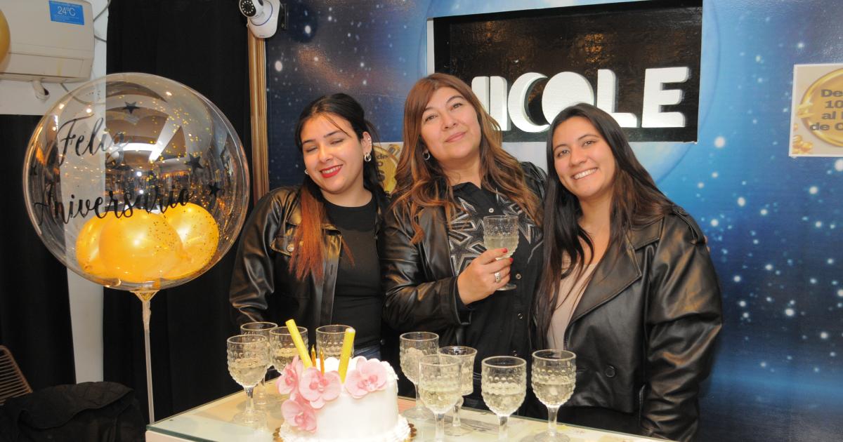 UN FESTEJO POR EL EacuteXITO 