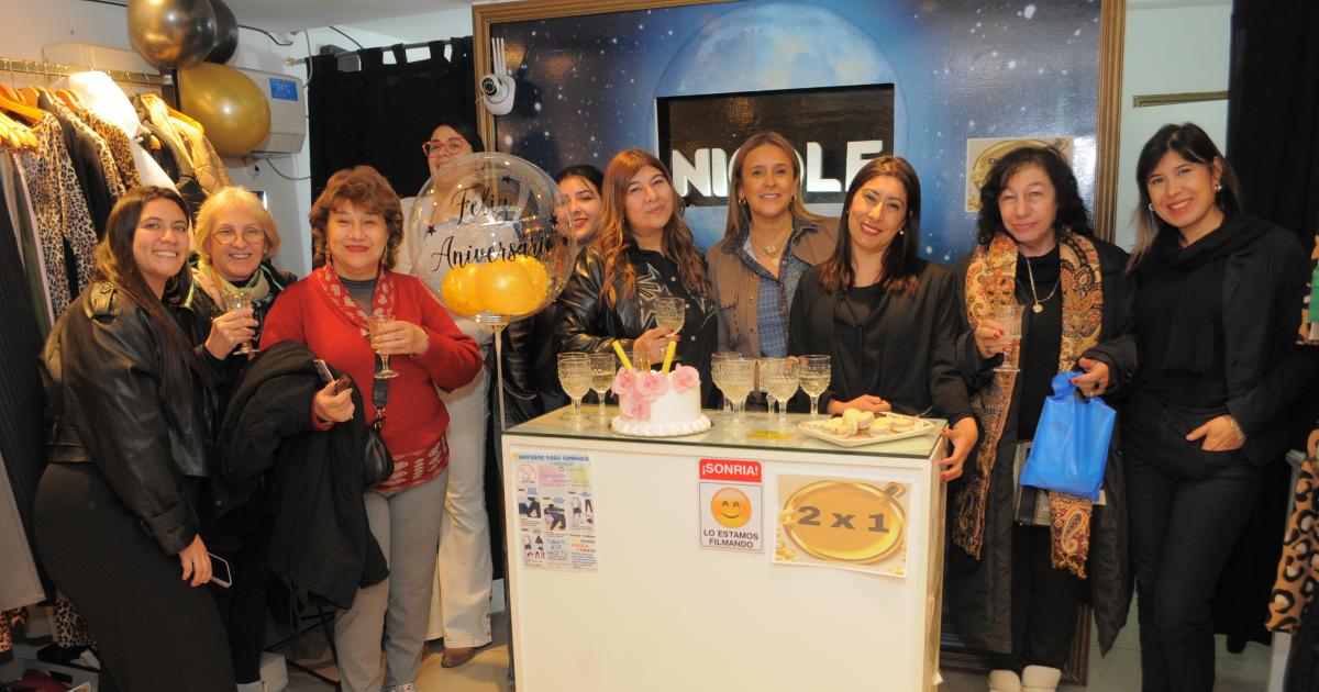 UN FESTEJO POR EL EacuteXITO 