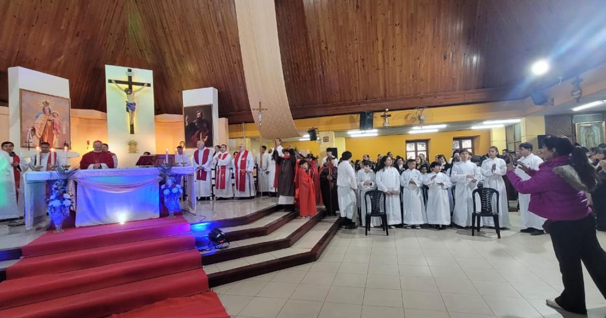 En la parroquia Santiago Apoacutestol se rindioacute honores al Patrono