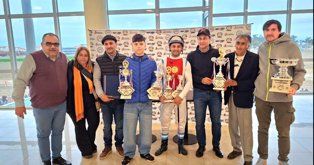 El vicegobernador premió con la Copa Gerardo Zamora al campeón del Clsico Madre de Ciudades