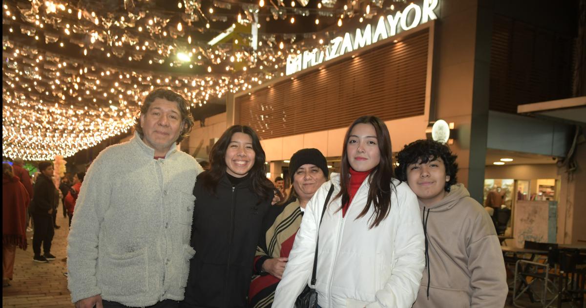 LA ALEGRIacuteA DE LOS 472 ANtildeOS DE SANTIAGO