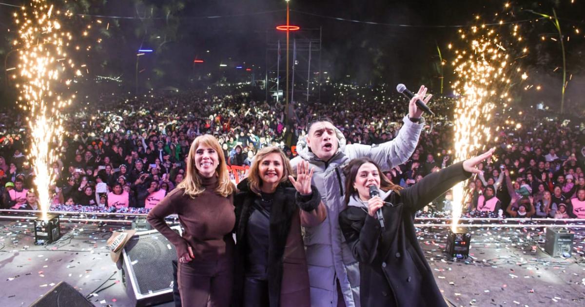 Masivo acompantildeamiento de vecinos y turistas en el festival Madre de Ciudades 