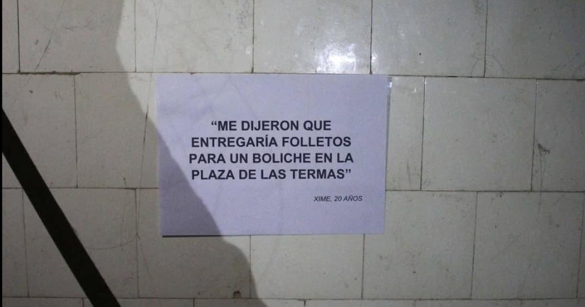 Imaacutegenes que gritan contra la trata de personas en un viejo edificio