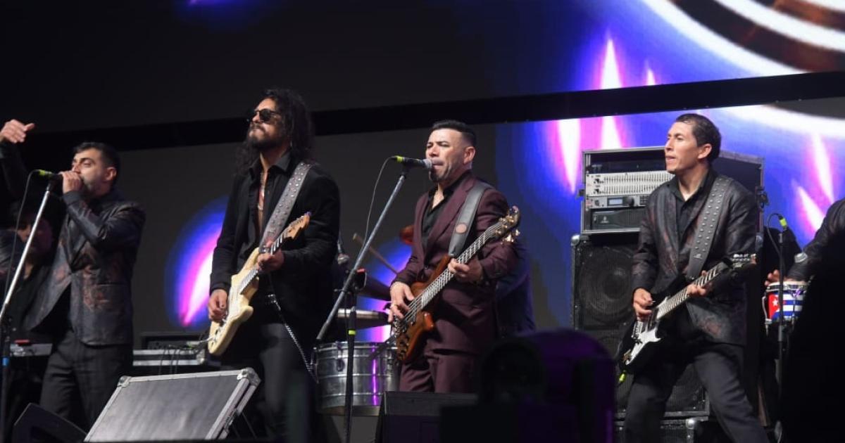 Ni la lluvia pudo parar el festejo por los 472 antildeos