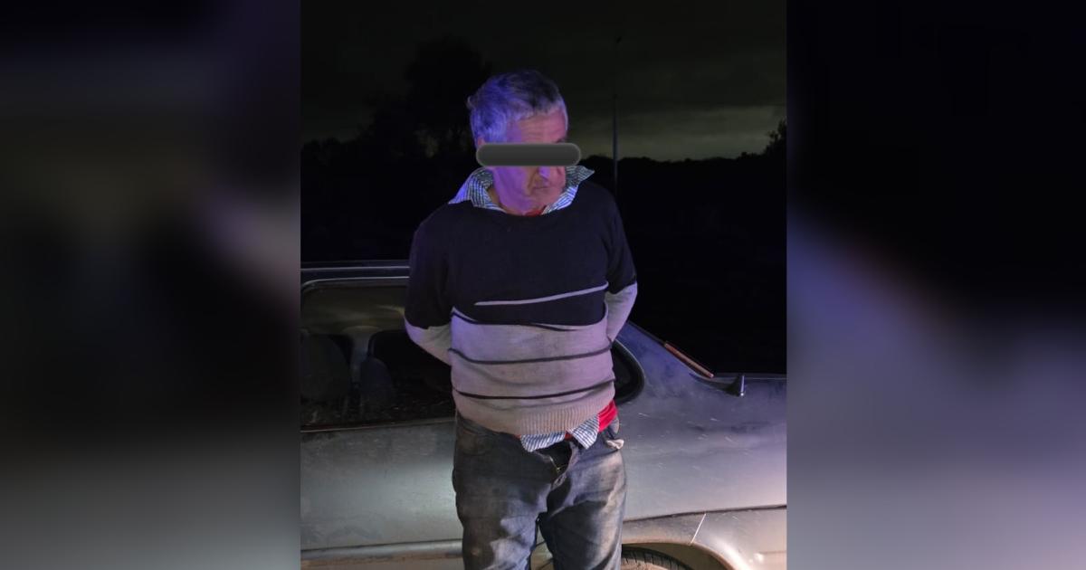 Conductor alcoholizado chocoacute a un auto en un control policial e intentoacute huir- fue capturado 