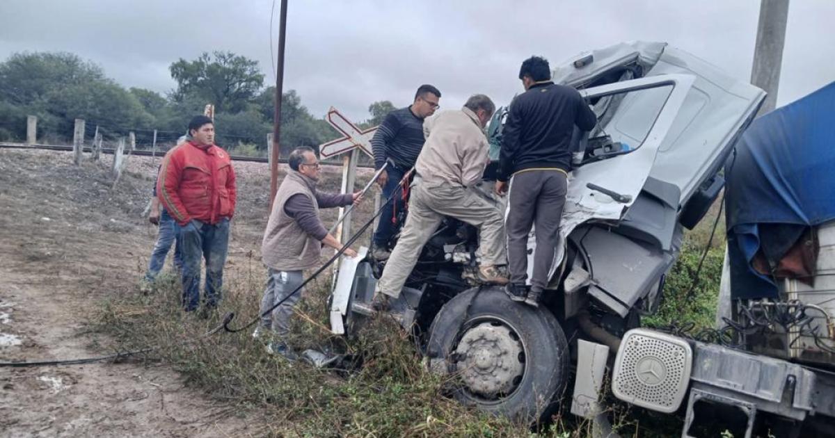 Duro choque de camiones sobre Ruta 34 deja como saldo dantildeos materiales
