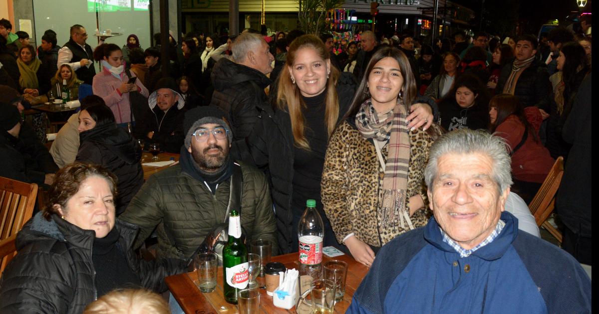 NOCHES DE MUacuteSICA Y ENCUENTROS