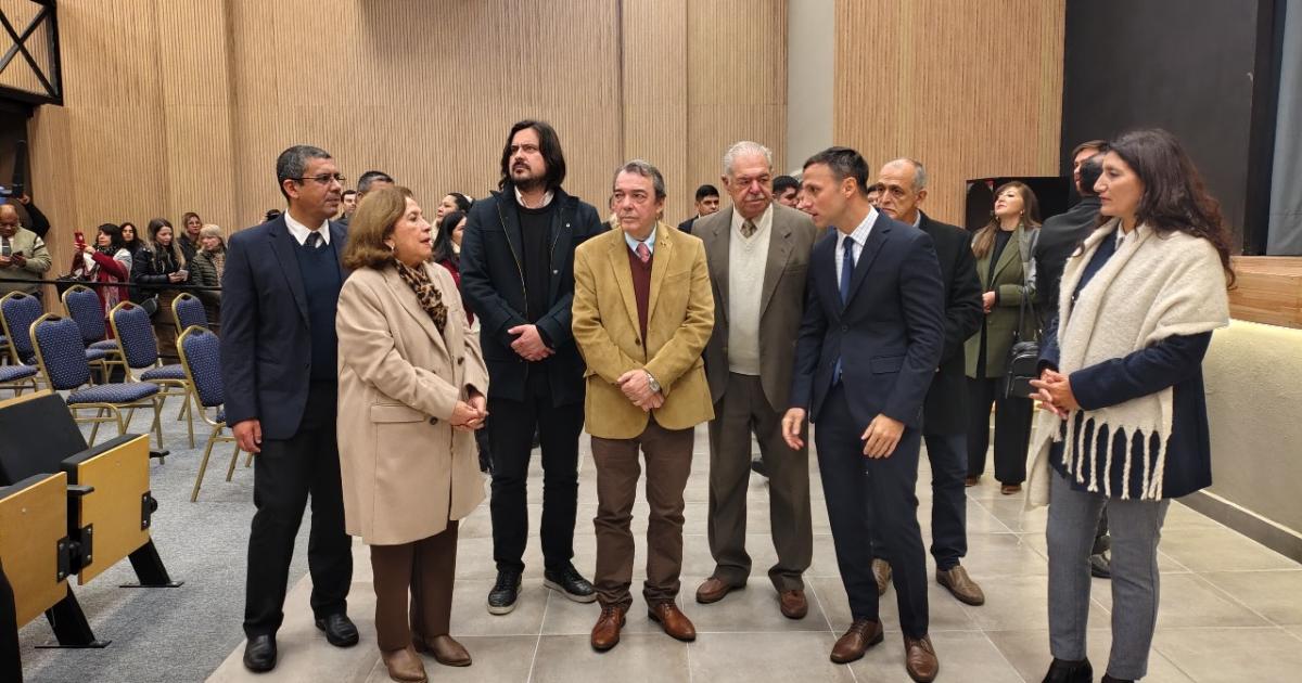 Autoridades provinciales encabezaron el acto por los 135 antildeos de Fernaacutendez