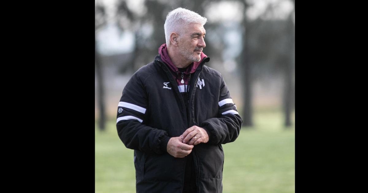 Omar De Felippe repetiriacutea los once en Central Coacuterdoba por primera vez