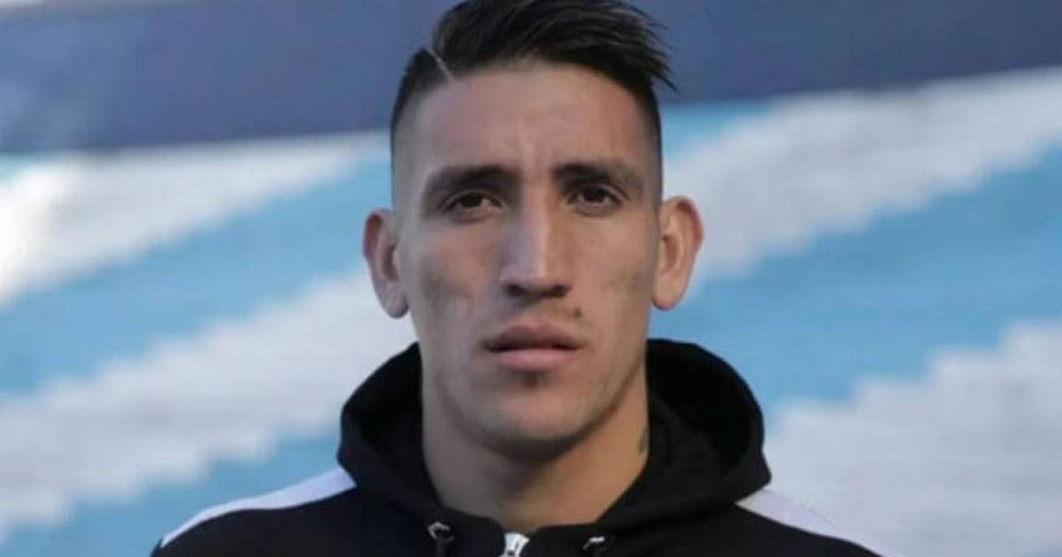 Nueva poleacutemica de Centurioacuten- fue captado fumando mientras miraba el partido de Oriente Petrolero