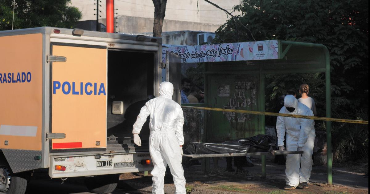 Hallan un muerto sobre un colchón en casa abandonada