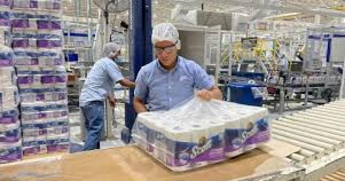 Empresas cambian su estrategia para empezar a importar