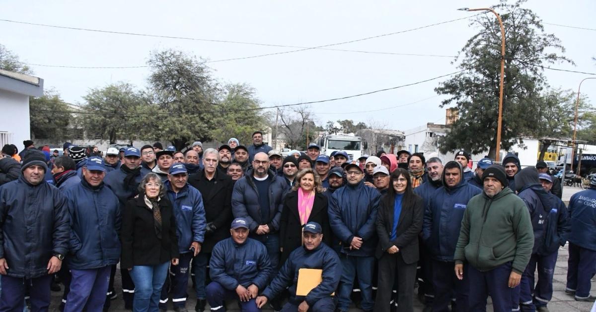 Fuentes destacoacute el trabajo del personal de Obras Puacuteblicas al cumplir un nuevo aniversario la direccioacuten 