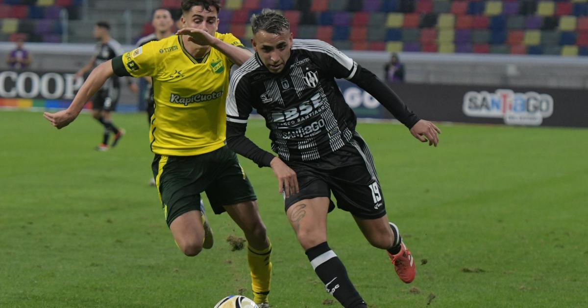 Central Coacuterdoba derrotoacute a Defensa en un partido vibrante en el Estadio Uacutenico