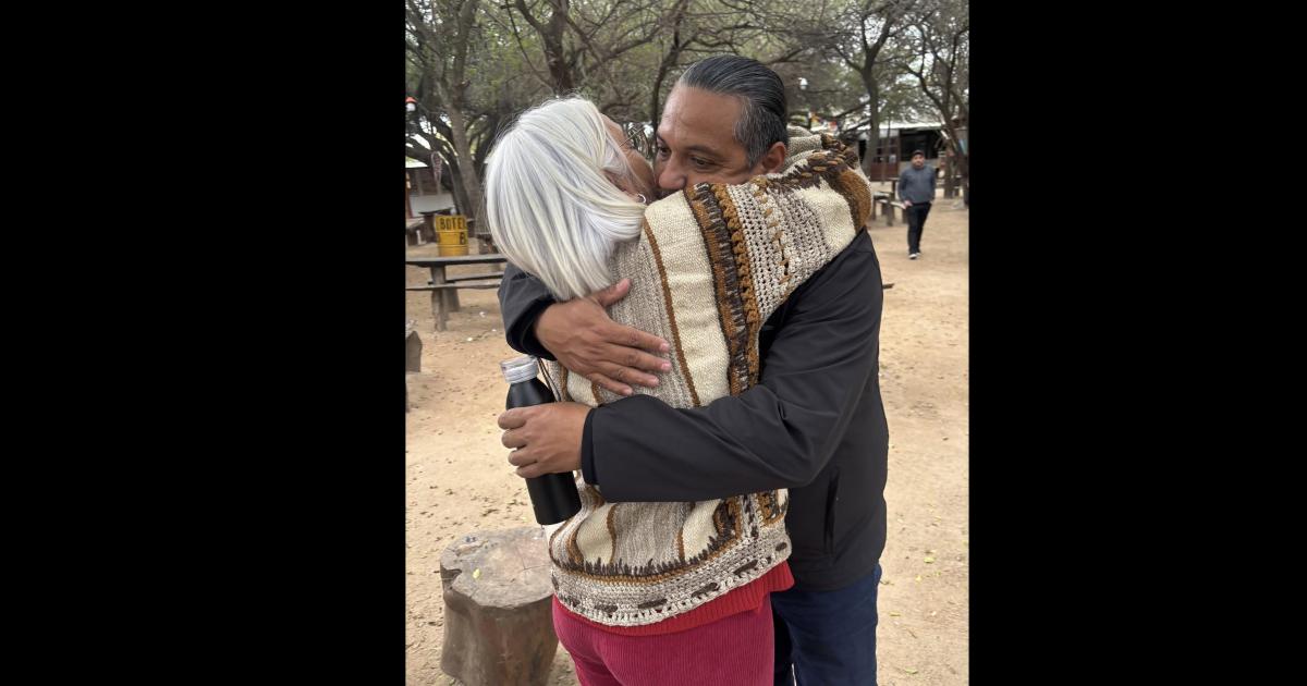Emotivo reencuentro del Indio Lucio Rojas con el Indio Froiln y Tere