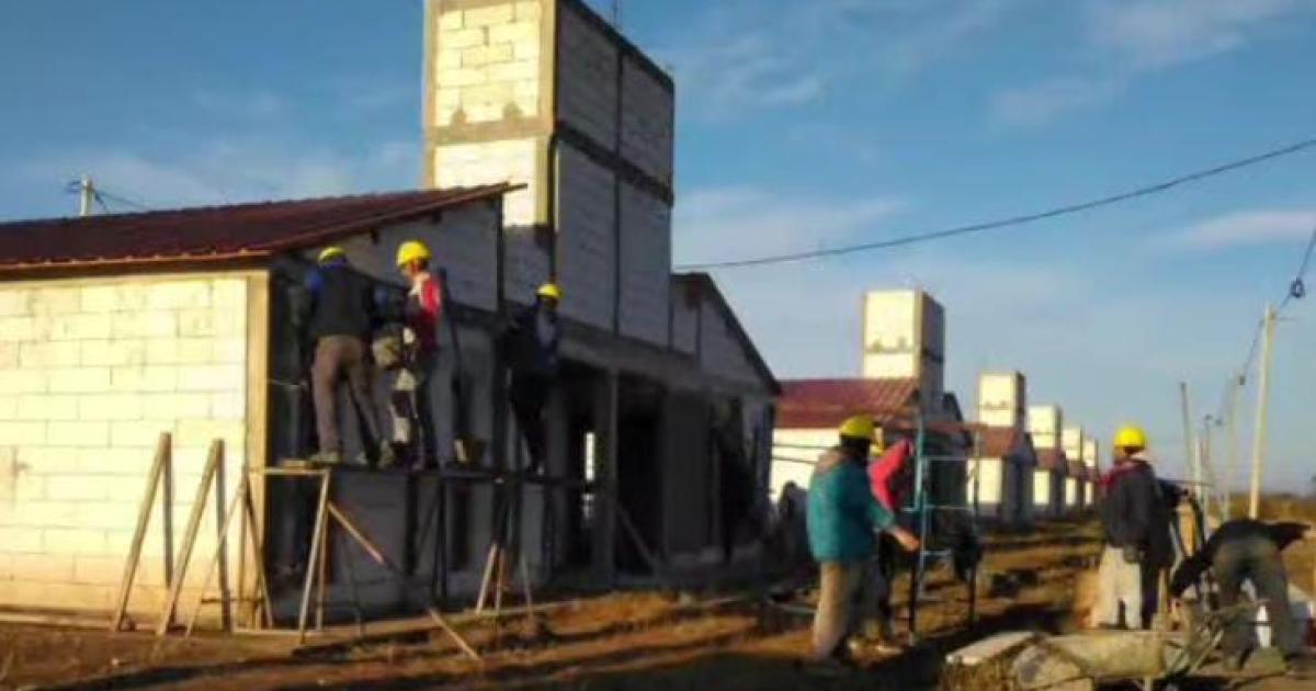 Bertolino destacoacute el avance de la obra de las 100 viviendas de Selva