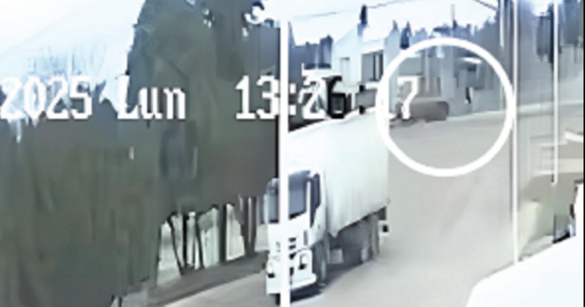 Identifican al jubilado que murioacute en choque con camioneta de Santiago