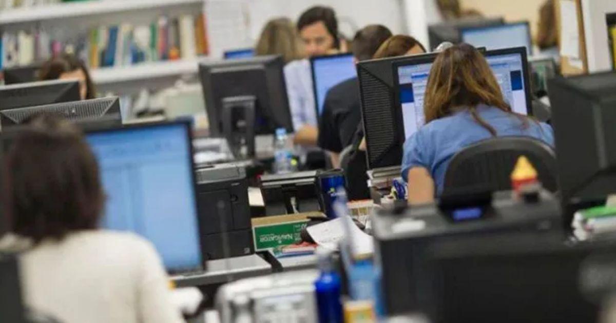 El Gobierno oficializó un aumento salarial para estatales