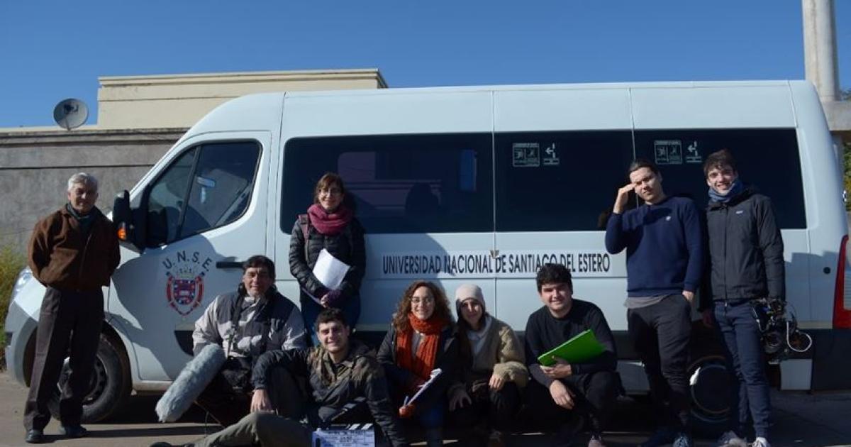 Vida de Perros sin nombrehumano el documental santiaguentildeo que recorre las pantallas del paiacutes