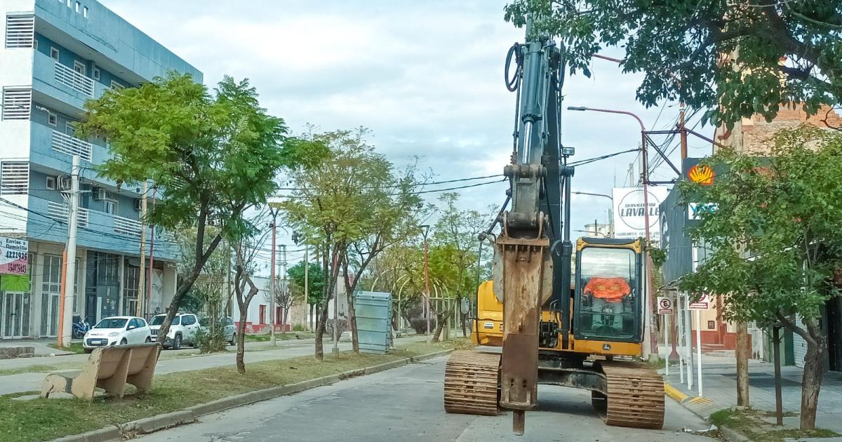 Avanza la repavimentacioacuten de Av Coloacuten- desde este saacutebado corte total entre Guumlemes y Saacuteenz Pentildea