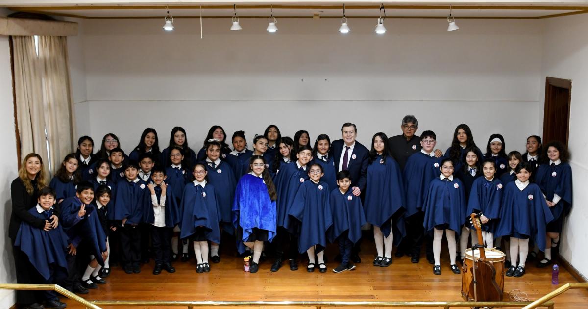 Zamora participó de la presentación del coro de niños de la provincia