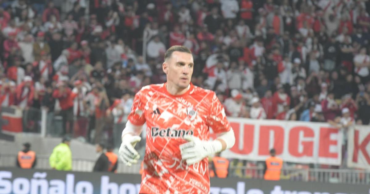 En fotos- el colorido en las tribunas del Madre de Ciudades en el duelo entre River y San Martiacuten (T)