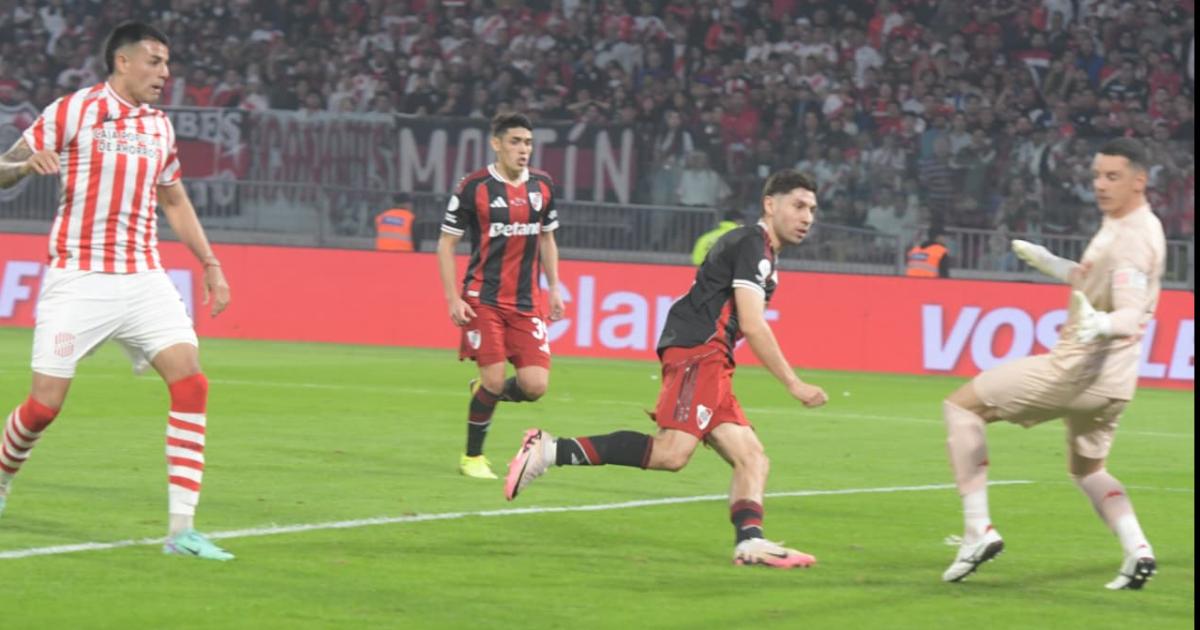 VIDEO- Miraacute el gol de Montiel para romper el empate en Santiago