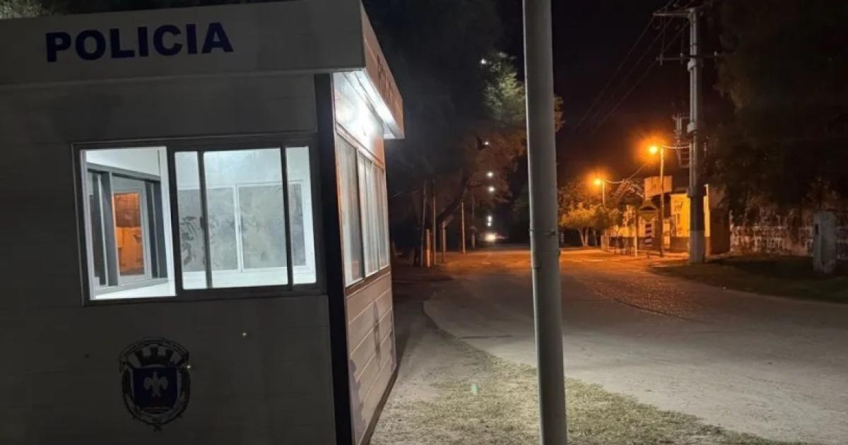 Nintildea pidioacute ayuda a la policiacutea- Me papi le estaacute pegando a mi mami