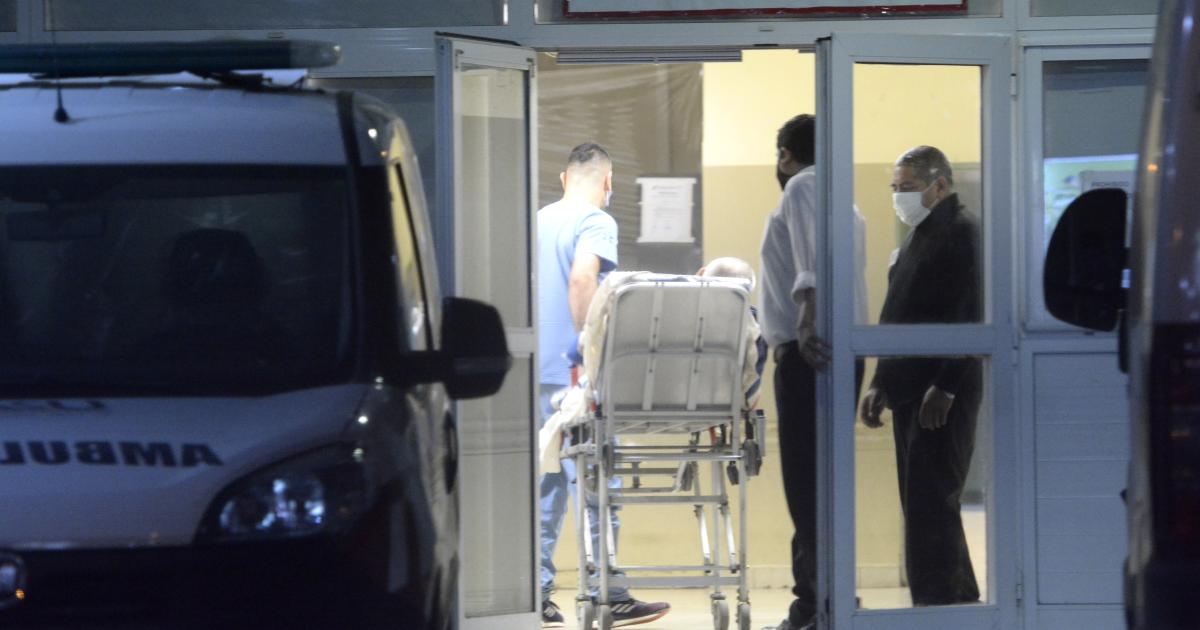 Cabo de policiacutea terminoacute con lesiones tras enfrentamiento con hinchas de San Martiacuten