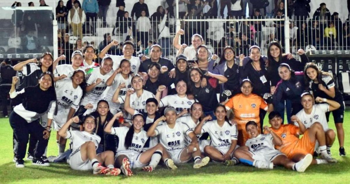 Gran partido de las chicas ferroviarias en el Alfredo Terrera