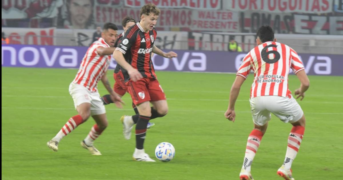 River fue mucho para San Martiacuten de Tucumaacuten y festejoacute en Santiago