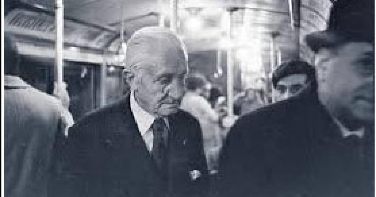 Arturo Illia- un presidente que se extrantildea