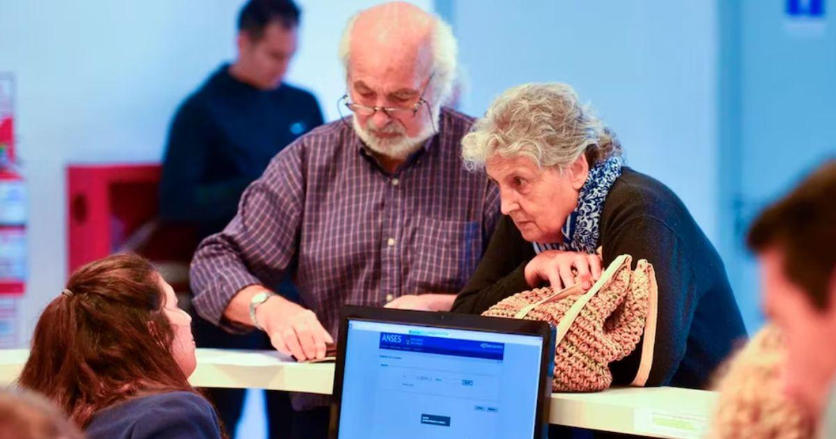 La ley aprobada en ambas cmaras del Congreso establecía un aumento real del 72-en-porciento- para todos los haberes y pensiones