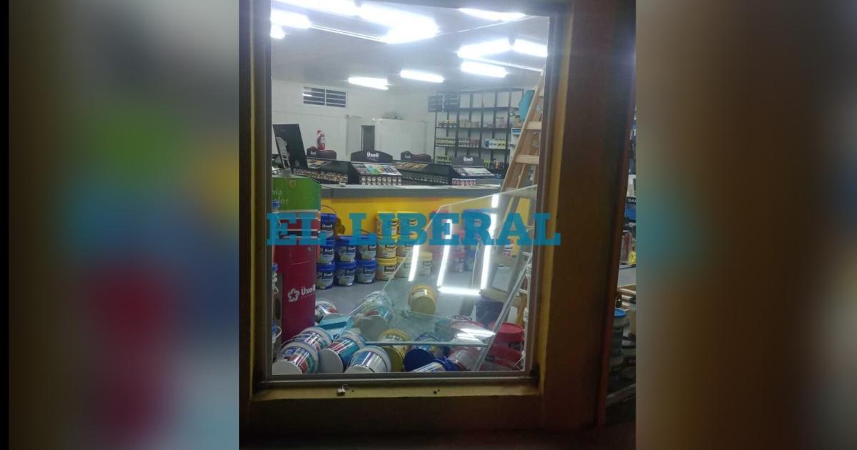 Así quedó la fachada del comercio