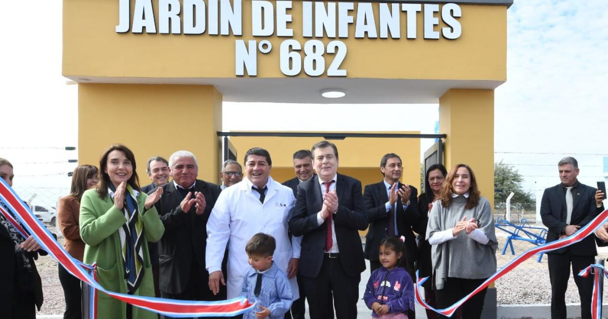 Zamora inauguroacute obras en La Resbalosa y entregoacute viviendas sociales a familias de Loreto