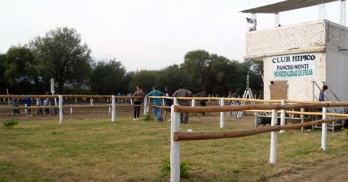 La policía realizó el operativo en el club Hípico de Frías