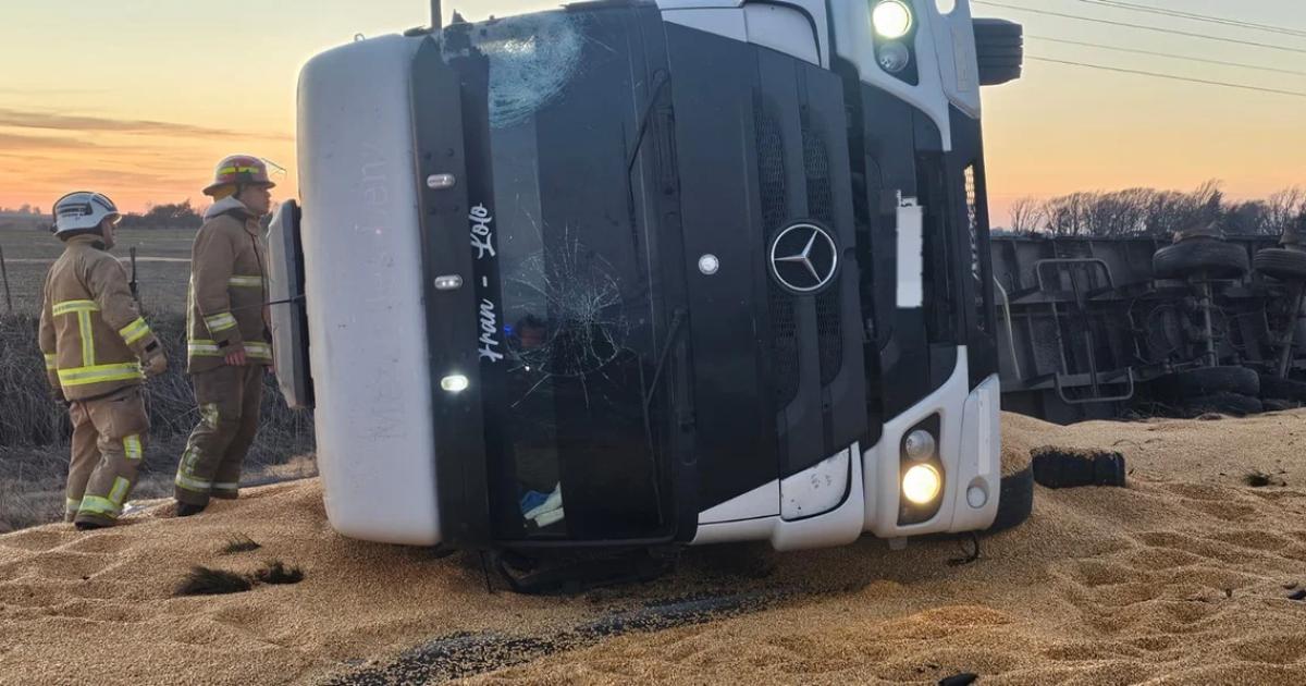Tragedia en la Ruta 35- murioacute un camionero tras un choque entre dos vehiacuteculos de carga