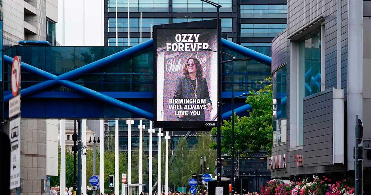 Una multitud acompañó al artista en su ltima morada