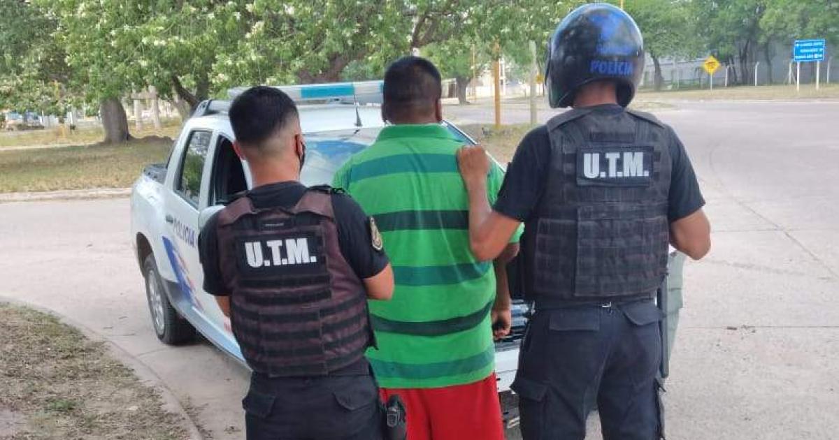 Una peluquera fue atacada a machetazos por su ex pareja tras derribarla a golpes